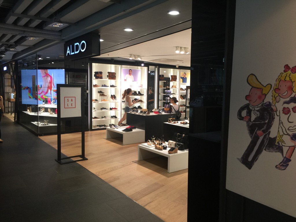 พื้นไม้โอ้ค เอ็นจิเนียร์ ติดต้ังร้าน ALDO, Siam Center