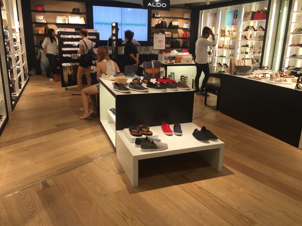 พื้นไม้โอ้ค เอ็นจิเนียร์ ติดต้ังร้าน ALDO, Siam Center