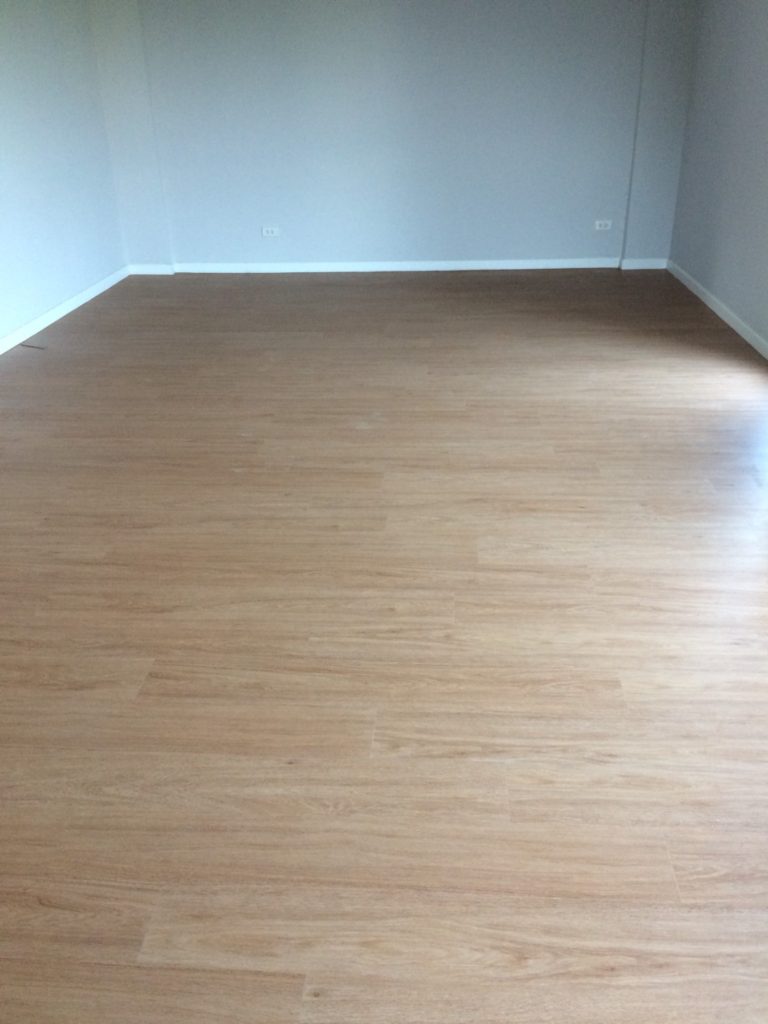 Vinyl (4mm) Click H16R